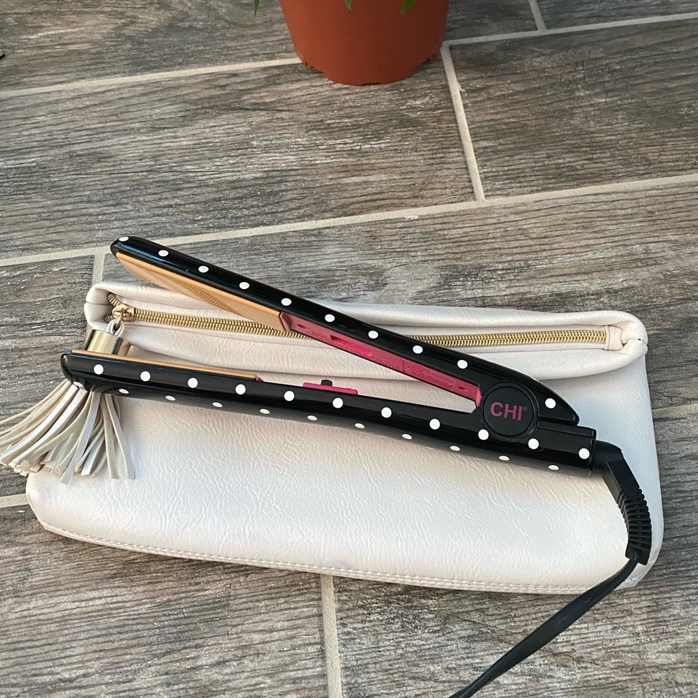 CHI hair straightener/flat iron